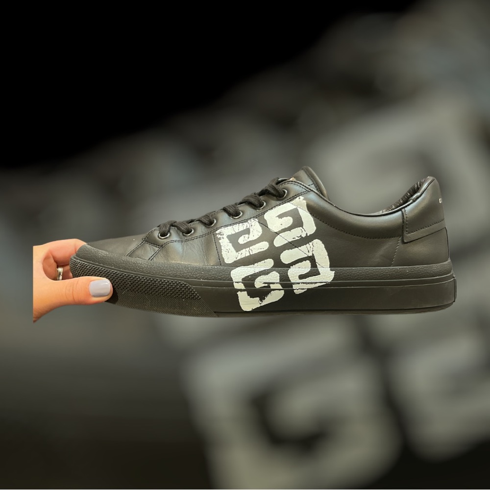 GIVENCHY Sneakers City sport in leather with tag effect 4G print size 11